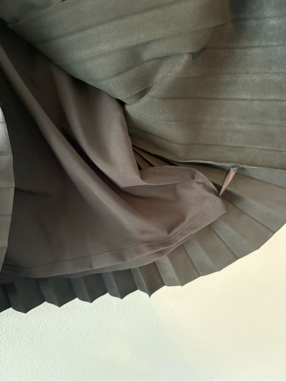 ANTONIO MELANI Black Pleated Leather Midi Skirt - Picture 6 of 7